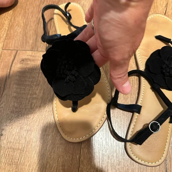 Carlos by Carlos Santana Elegant Black Floral Sandals - Picture 2 of 6